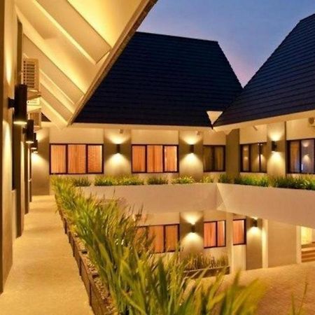 Maesa Hotel Ponorogo Экстерьер фото
