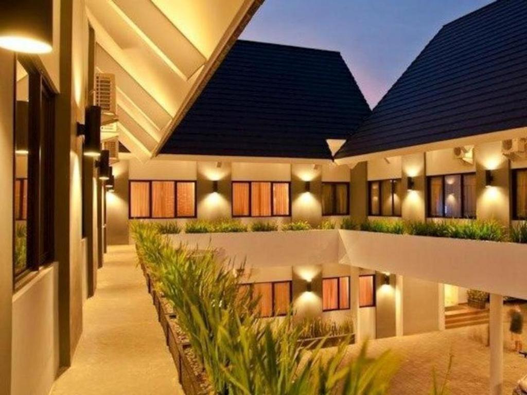 Maesa Hotel Ponorogo Экстерьер фото