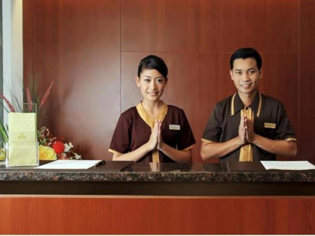 Maesa Hotel Ponorogo Экстерьер фото