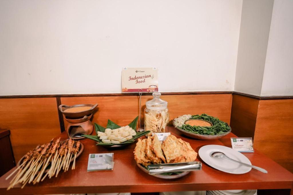Maesa Hotel Ponorogo Экстерьер фото