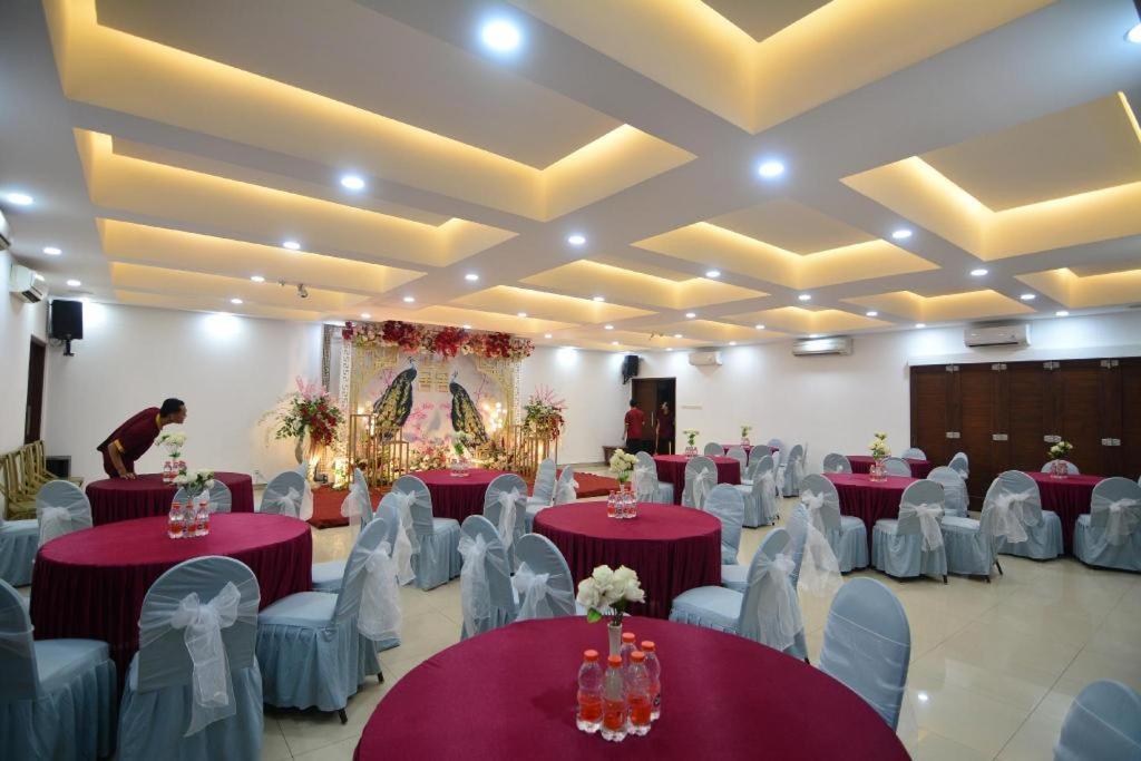 Maesa Hotel Ponorogo Экстерьер фото