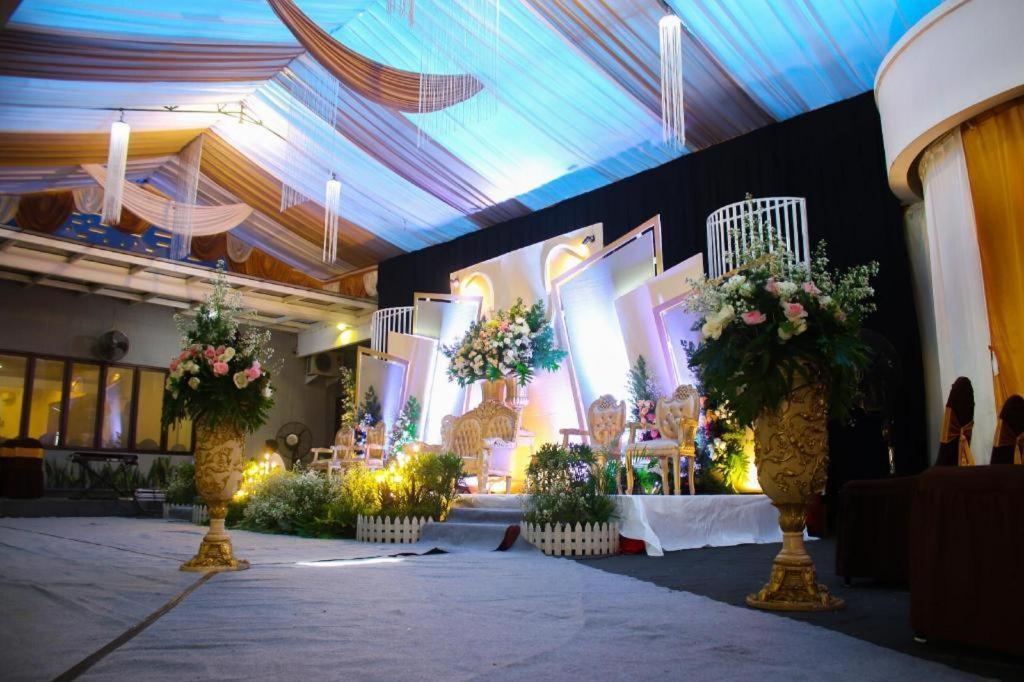 Maesa Hotel Ponorogo Экстерьер фото