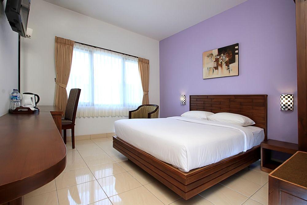 Maesa Hotel Ponorogo Экстерьер фото