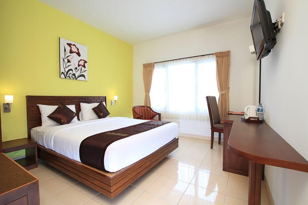 Maesa Hotel Ponorogo Экстерьер фото