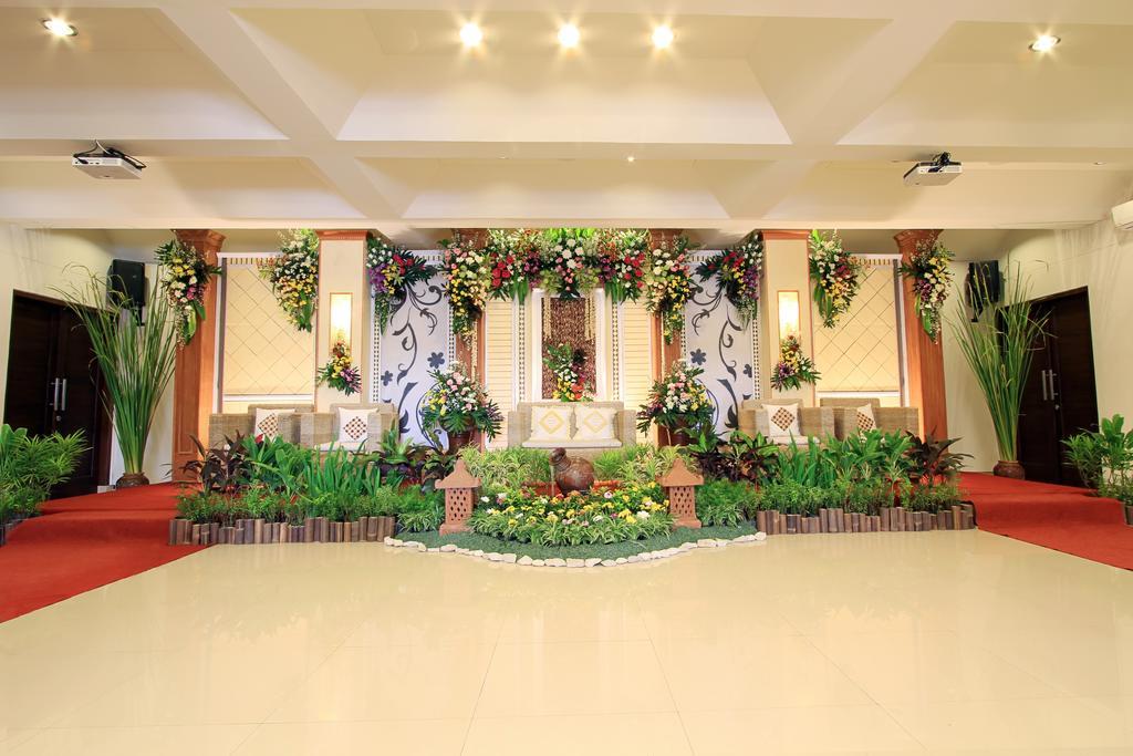 Maesa Hotel Ponorogo Экстерьер фото