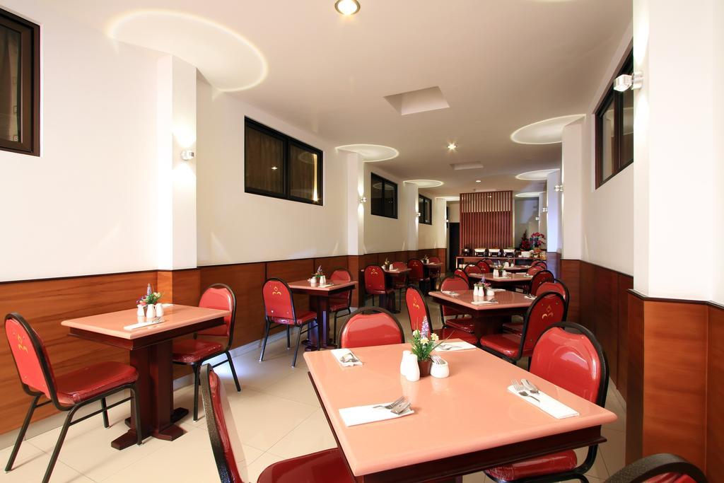Maesa Hotel Ponorogo Экстерьер фото