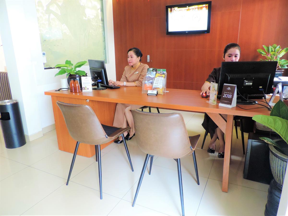 Maesa Hotel Ponorogo Экстерьер фото